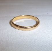 22ct gold wedding band approx. 2.2g