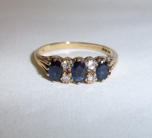 9ct gold diamond & sapphire ring
