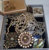 Sel. costume jewellery inc. 2 silver rings, brooches etc.