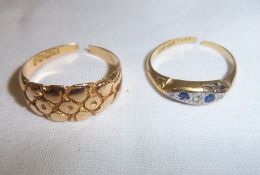 18ct gold patterned band ring & 18ct gold ring set with 2 sapphires (some stones missing) total wt