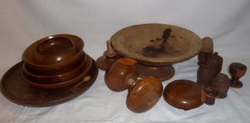 Sel. hand turned wooden bowls, dishes, egg cups etc.