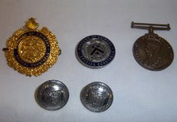 Police long service medal to Sidney Bellamy, 2 Grimsby police badges & 2 Grimsby police buttons