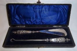 Cased silver handled shoe horn & button hook Birm. 1904