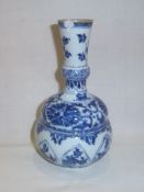 Chinese blue & white bottle vase ht approx. 22cm