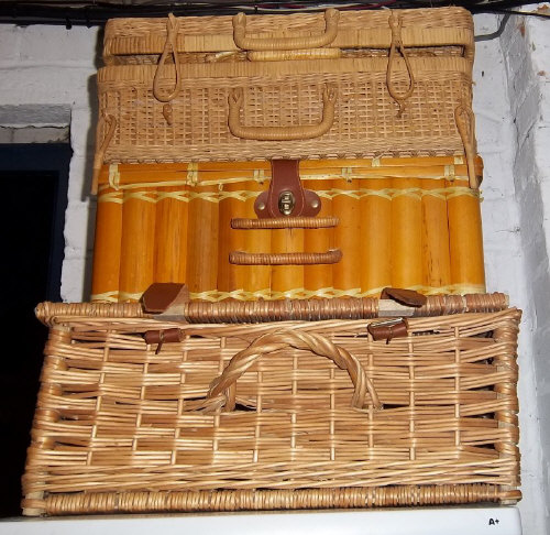 Sel. wicker picnic baskets