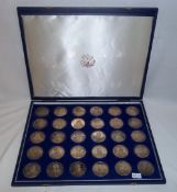 Cased set 30 tested as silver medallions "Famous Britain" weight approx. 29.6 oz.