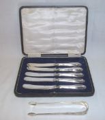 Cased set 5 silver handled butter knives Sheff. 1919 & pr silver sugar tongs with bright cut