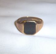 9ct gold signet ring with semi precious stone