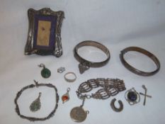 Sel. silver jewellery inc. bracelets, brooches, pendants etc.