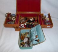 Sel. costume jewellery inc. brooches, beads, 9ct gold wristwatch etc.