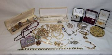 Sel. costume jewellery beads, pearls, brooches etc. & sel. wristwatches inc. Helvetia Automatic on