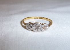 18ct gold & platinum ring with illusion set diamond chips