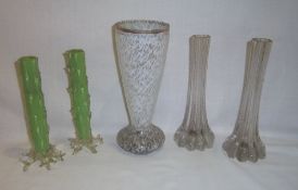 Spatter glass vase, pr bud vases with clear glass feet & pr ribbed bud vases