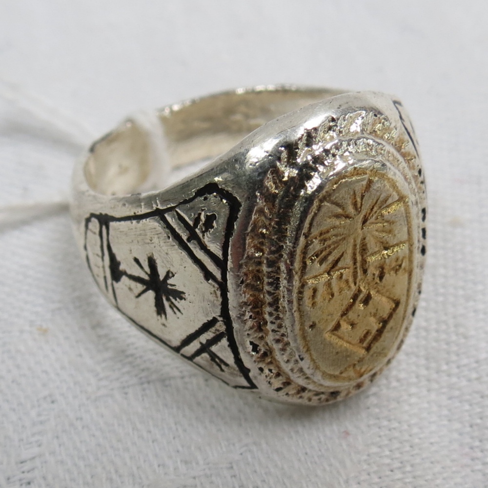 A replica WWII German Army Afrika Korps ring, stamped 800