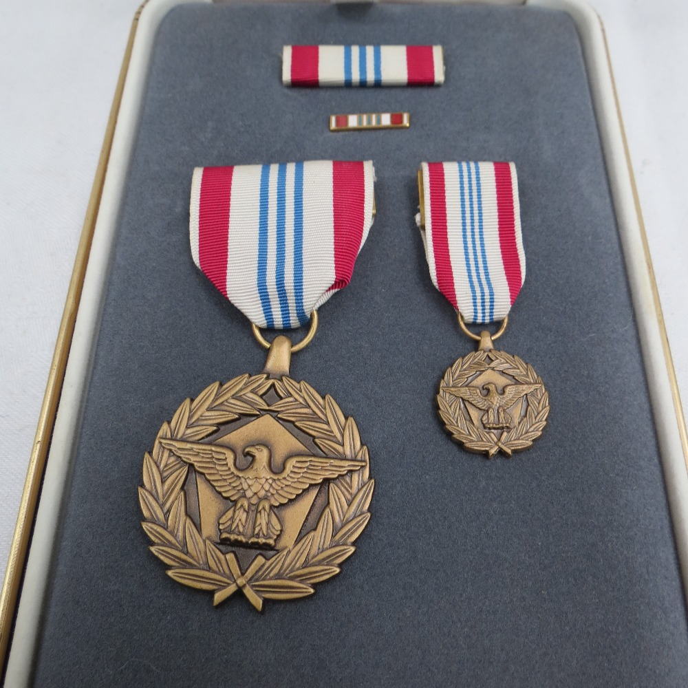 A US medal, Defence Meritorious Service, cased and includes miniature.