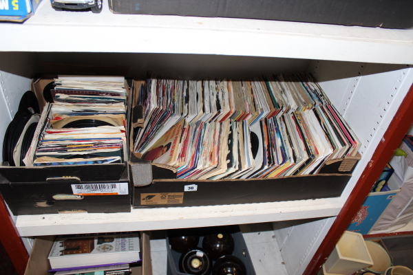 A LARGE COLLECTION OF SINGLE RECORDS
