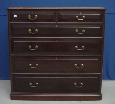 Large C19th Mahogany Chest of 2 Short & 4 Long Graduated Drawers with brass handles