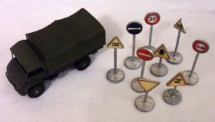 DINKY TOYS (FRENCH MILITARY ETC), F821 and 771, a good Military Green French Mercedes-Benz Unimog