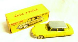 DINKY TOYS FRANCE NO F522, an excellent boxed Yellow and Grey Citroen DS19 Saloon, with white