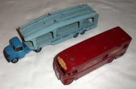 DINKY TOYS (SUPERTOYS) NOS 981 AND 982, a slightly playworn Maroon 981 British Railways Horsebox (