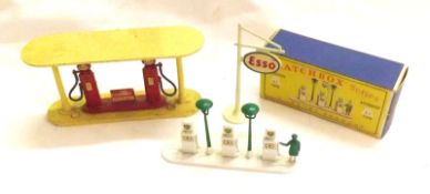 MATCHBOX TOYS BY LESNEY NO A1, a very good boxed Green and White Accessory Pack No A1, in an