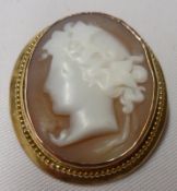 A Victorian Gold Framed Shell Cameo Brooch/Pendant of a classical lady (35mm x31mm)