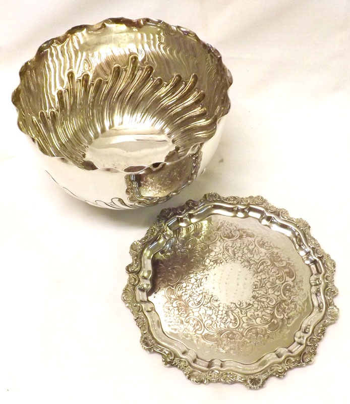 A Mixed Lot comprising: a 20th Century small Salver with shell decorated rim and a further round