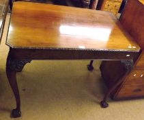 A good quality Edwardian Mahogany Octagonal Top Side Table, raised on three long cabriole legs