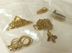 A Mixed Lot of 20th Century 9ct Gold Jewellery, including rope twist Neck Chain (broken); leaf