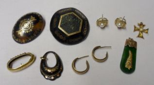 A Mixed Lot of Victorian and later Jewellery, including two Tortoiseshell Piqué Work Brooches; a