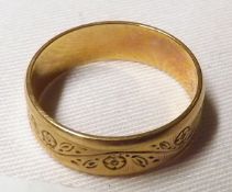 A hallmarked 9ct Gold Engraved Wedding Ring, weighing approximately 3 gm