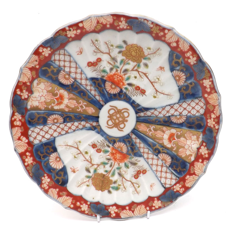 An Imari Circular Plate, decorated with a central spreading fan design, within a compartmentalised