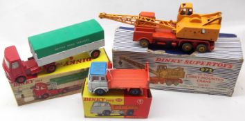 Boxed Dinky Toys to include: A.E.C. Articulated Lorry No 914; Dinky Supertoys 20 Tonne Lorry Mounted