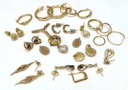 A Mixed Lot of small Modern Jewellery, mainly Earrings, including a few 9ct Gold/yellow metal