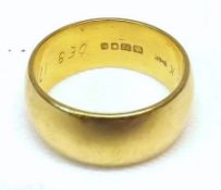 A hallmarked 22ct Gold Wedding Ring of plain design, weighing approximately 8gm