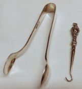 A small pair of Old English pattern Sugar Tongs, Sheffield 1920 and small embossed Silver-handled