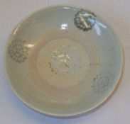 A late 17th/early 18th Century Chinese Export Bowl with a green glazed rim, decorated with simple