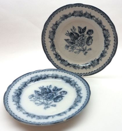 Five 19th Century Copeland Garland patterned Plates, printed with blue floral sprays on a white