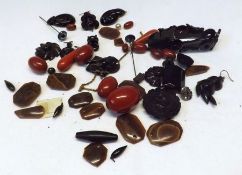 A bag of assorted Vintage Jewellery parts, beads etc, including Agate and Jet