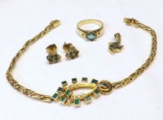 A mid-grade yellow metal Jewellery Set, comprising Box Link Bracelet with modernist design to centre