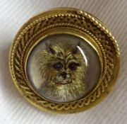 An Essex type circular Brooch of a dog, 18mm diameter