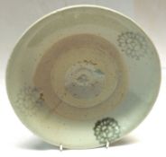 A late 17th/early 18th Century Chinese Export Bowl with a green glazed rim, decorated with simple