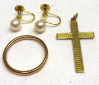 A Mixed Lot: a hallmarked 9ct Gold Wedding Ring; a yellow metal engraved small Cross, engine-