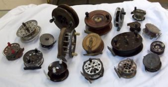 Box: assorted Fishing Reels including some wood and brass