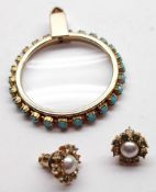 A Gold Plated Circular Pendant Magnifying Glass with turquoise coloured stones in surround, 33mm