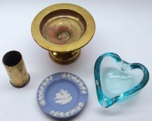 A small Brass Tazza, a small polished Brass Shell Case, a Wedgwood Jasperware Ashtray and a small