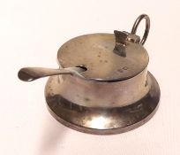 An Edward VII Capstan formed Mustard with flat hinged lid and wirework scrolled handle, 2 ¾” maximum