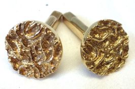 A pair of hallmarked 9ct Gold naturalistic cast Disc Cufflinks, 17mm diam and weighing approximately