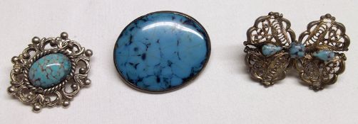 A group of three various Turquoise mounted Brooches (3)