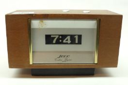 A Vintage Jeco “Cordless Digital” battery powered Mantel Clock, in a light Oak case, height 4 ¾”